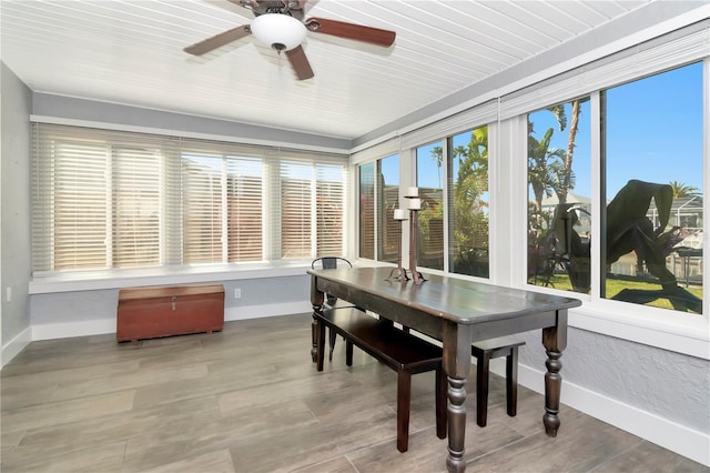 sunroom / solarium with a ceiling fan