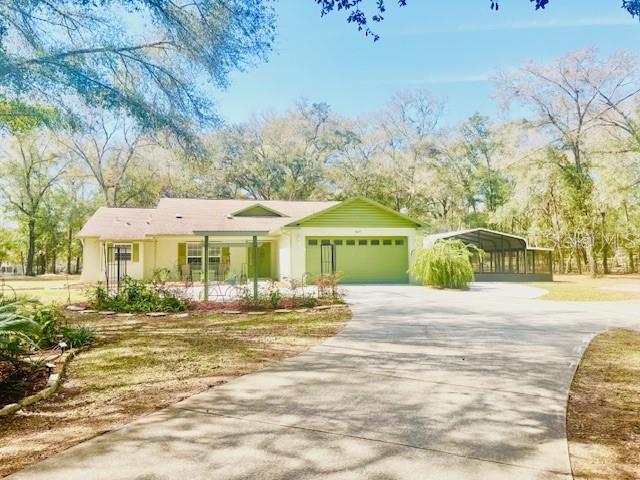 view of front of house featuring a garage and driveway