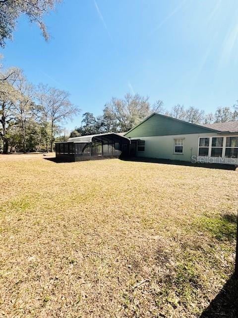 view of side of property featuring a lawn