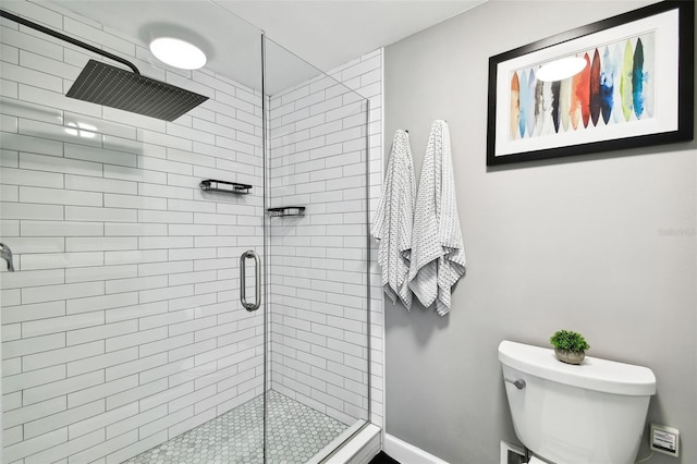 full bathroom with a shower stall, toilet, and baseboards