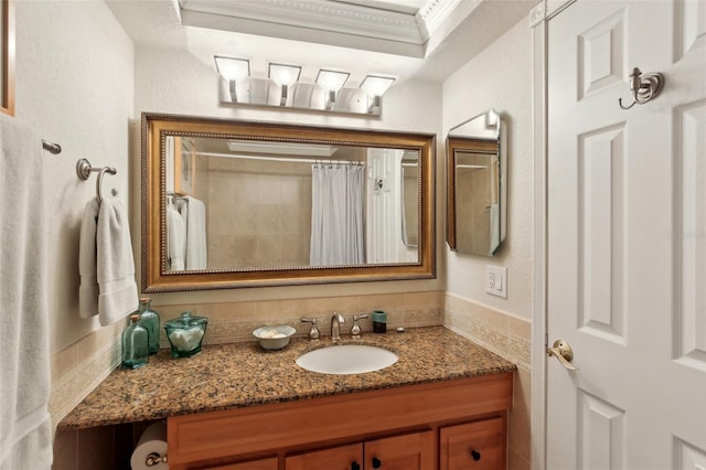 bathroom featuring a textured wall, a shower with curtain, crown molding, and vanity