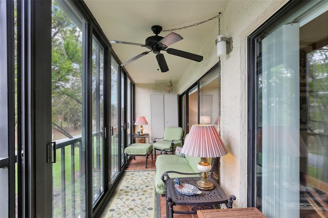 sunroom featuring a ceiling fan