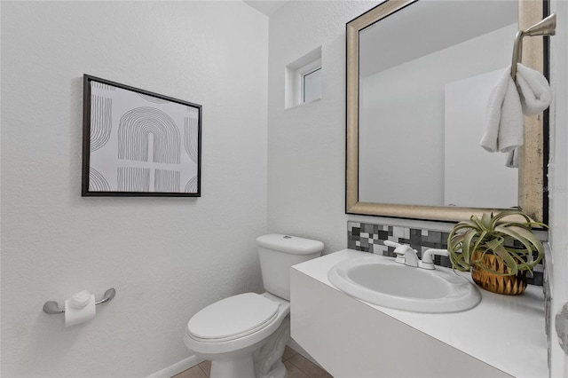 3101 W El Prado Blvd Unit B, Tampa, FL 33629 - bathroom with tasteful backsplash, toilet, vanity, tile patterned flooring, and baseboards