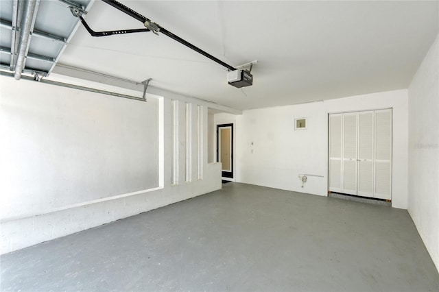 3101 W El Prado Blvd Unit B, Tampa, FL 33629 - garage with a garage door opener