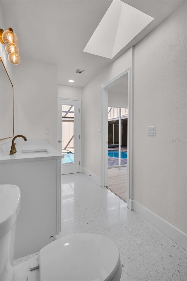 bathroom with visible vents, baseboards, and a sink