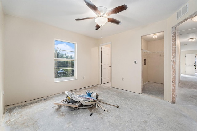 unfurnished bedroom featuring a spacious closet, visible vents, and a ceiling fan