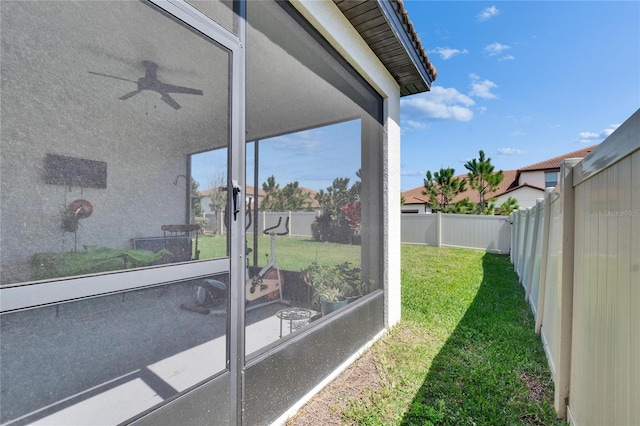 view of yard featuring a fenced backyard and ceiling fan