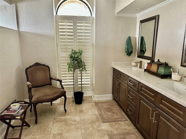 sitting room with baseboards