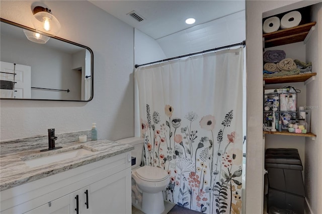 315 40th St S, Saint Petersburg, FL 33711 - bathroom featuring visible vents, curtained shower, vanity, and toilet