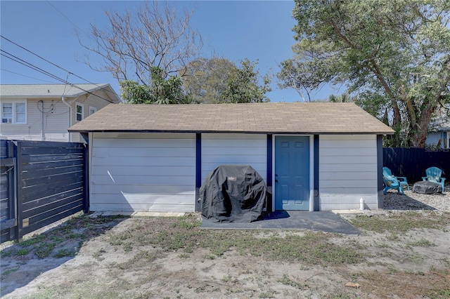 315 40th St S, Saint Petersburg, FL 33711 - garage featuring fence
