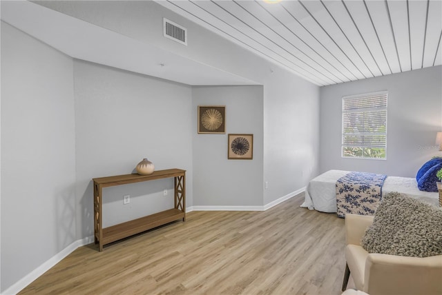 2402 W Azeele St Unit 423, Tampa, FL 33609 - bedroom with light wood finished floors and baseboards