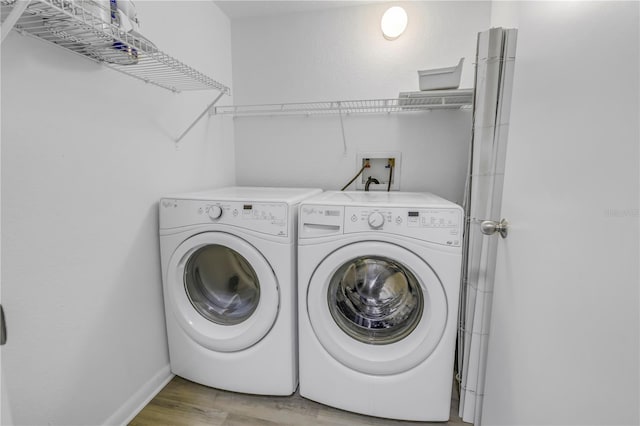2402 W Azeele St Unit 423, Tampa, FL 33609 - laundry area featuring washer and dryer and light wood-style floors