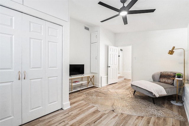 living area with baseboards, visible vents, a ceiling fan, lofted ceiling, and wood finished floors