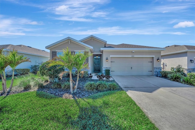 view of front of property featuring stucco siding, a garage, concrete driveway, and a front yard