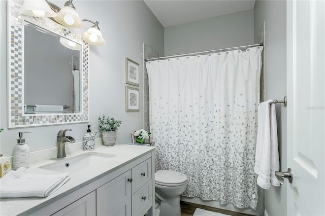 full bath featuring toilet, vanity, and a shower with curtain