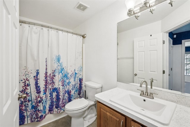 bathroom featuring toilet, curtained shower, visible vents, and vanity