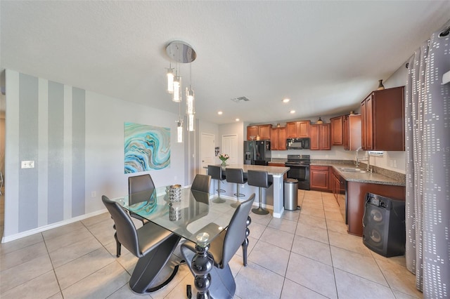 dining space featuring light tile patterned floors, baseboards, visible vents, and recessed lighting