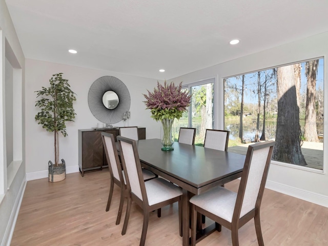 dining room featuring light wood-style floors, recessed lighting, and baseboards