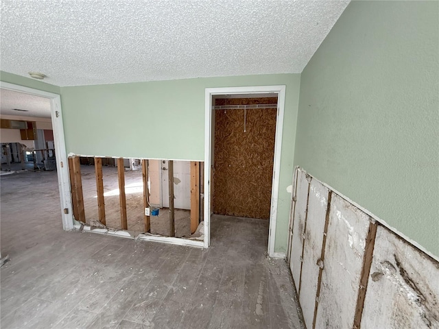 spare room featuring a textured ceiling