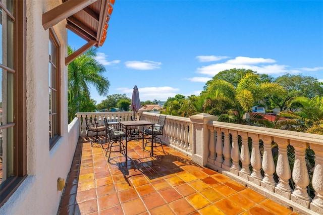 exterior space featuring outdoor dining space