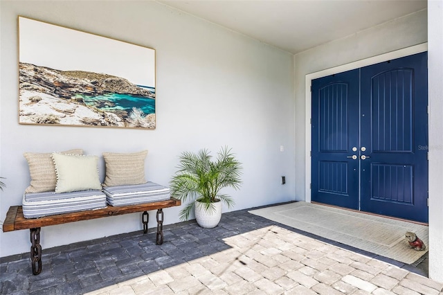 view of exterior entry with stucco siding