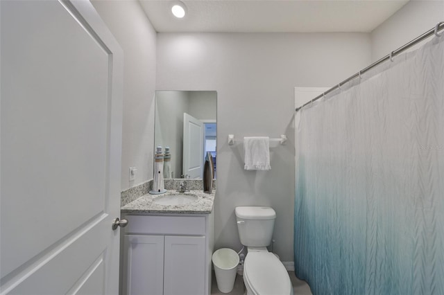 bathroom with a shower with curtain, vanity, and toilet