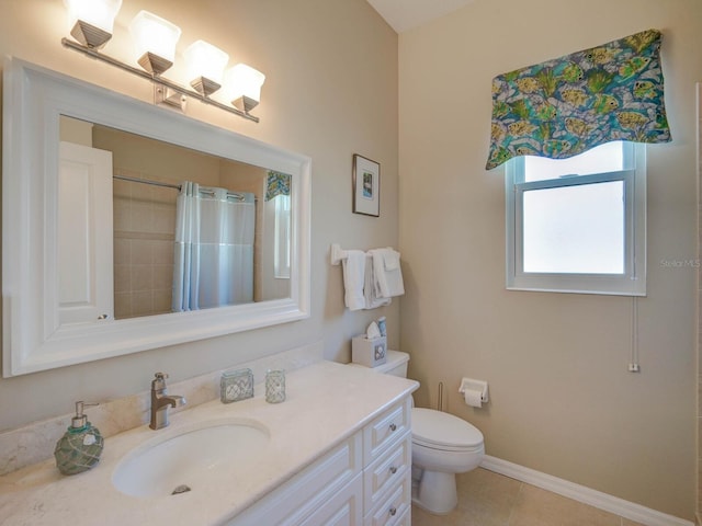 full bathroom featuring baseboards, a shower with shower curtain, toilet, tile patterned floors, and vanity