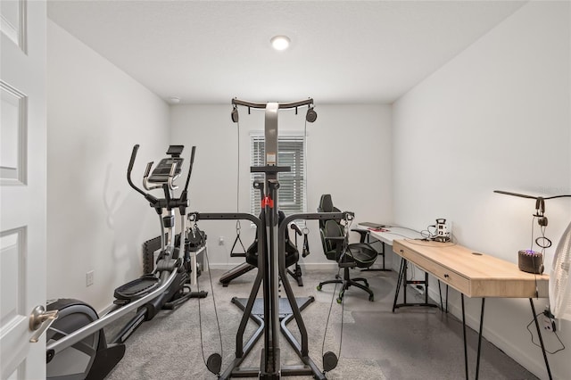 exercise room featuring baseboards