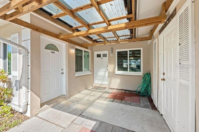 property entrance with stucco siding