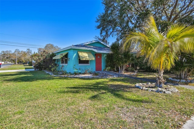 view of front of house with a front lawn