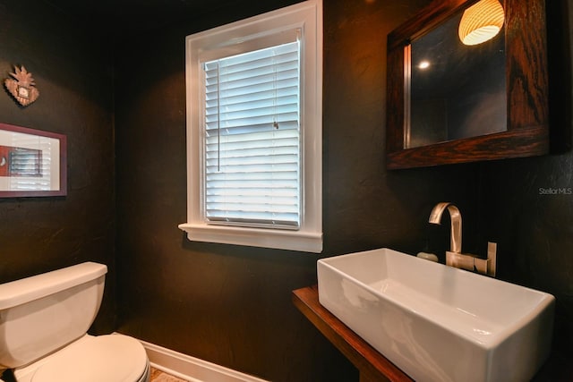 bathroom featuring a sink and toilet