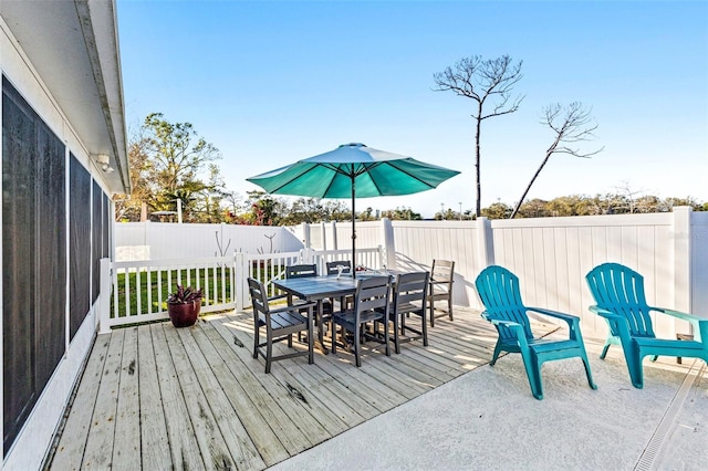 deck featuring a fenced backyard and outdoor dining space