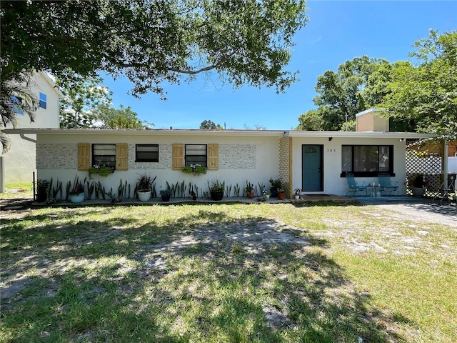 single story home featuring a front yard and stucco siding