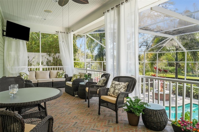 sunroom / solarium with a ceiling fan