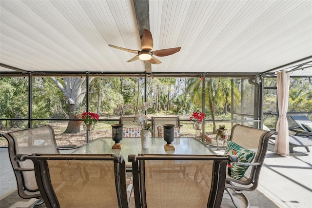 sunroom featuring a ceiling fan