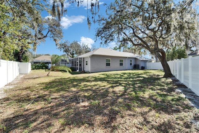 view of yard featuring a fenced backyard