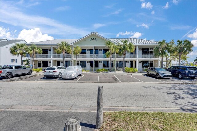 611 Destiny Dr Unit 304, Ruskin, FL 33570 - view of property featuring uncovered parking