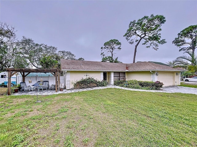 ranch-style home featuring a garage, driveway, a pergola, a front lawn, and stucco siding