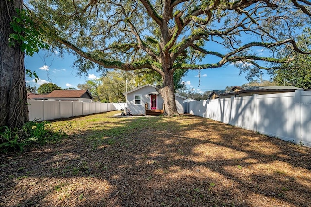 view of yard featuring a fenced backyard