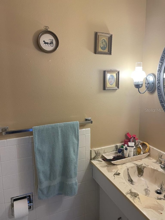 2700 Bayshore Blvd Unit 2308, Dunedin, FL 34698 - bathroom with vanity