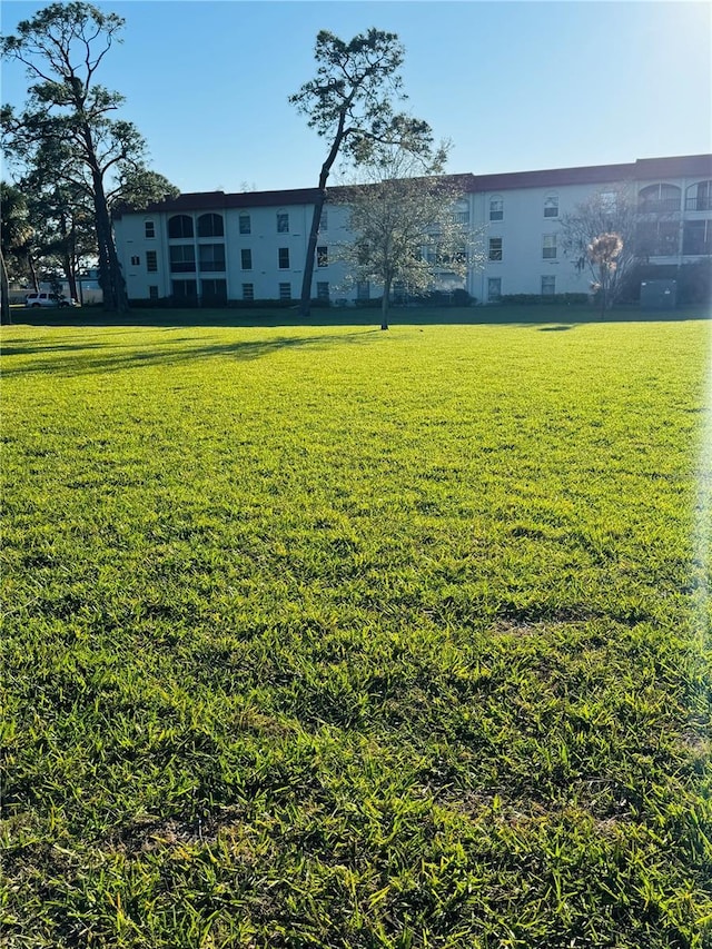 2700 Bayshore Blvd Unit 2308, Dunedin, FL 34698 - view of property's community featuring a lawn