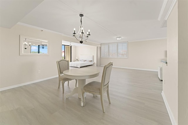 dining area featuring baseboards, ornamental molding, and light wood-style flooring