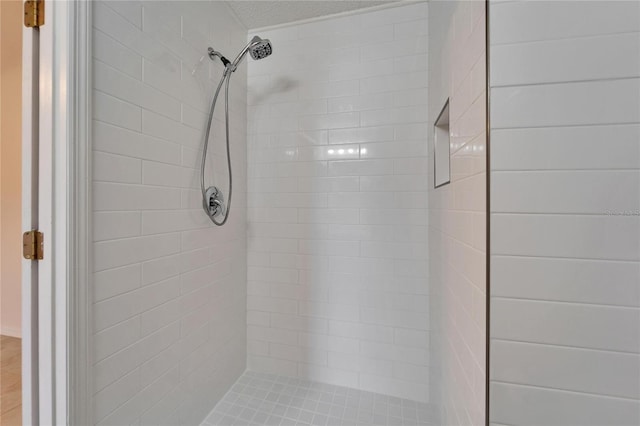 full bathroom featuring a tile shower