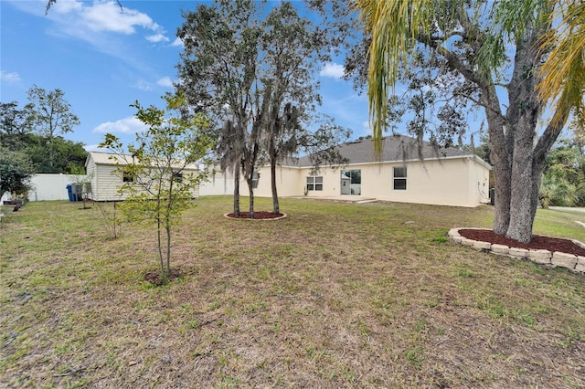 view of yard featuring fence and an outdoor structure