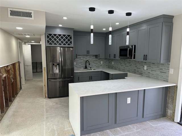 kitchen with stainless steel appliances, a peninsula, a sink, visible vents, and gray cabinets