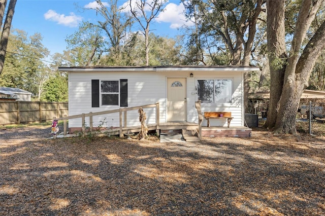 view of front of house with fence