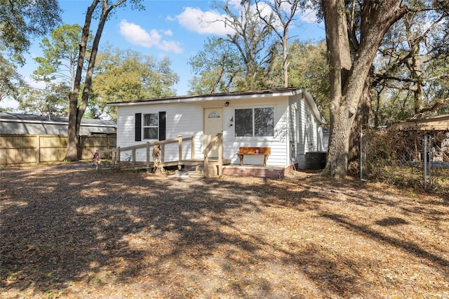 view of front of house with fence