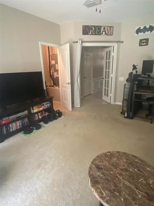 carpeted living area featuring a ceiling fan