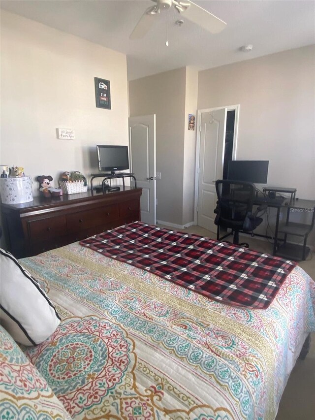 bedroom with a ceiling fan and baseboards