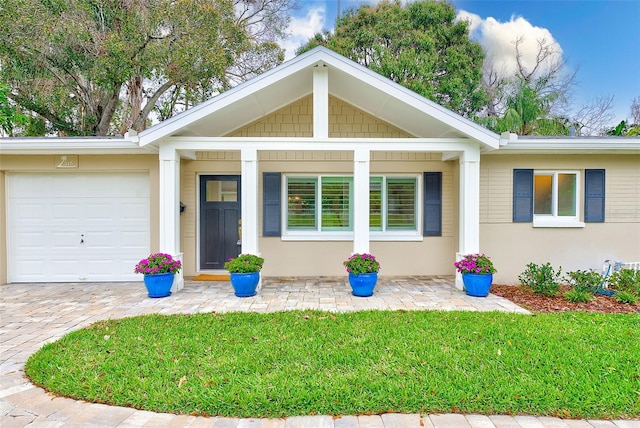 view of front of home featuring a front yard and an attached garage